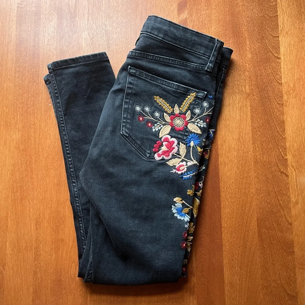 Moto Flower Embroidered Jeans - Picture 4 of 8